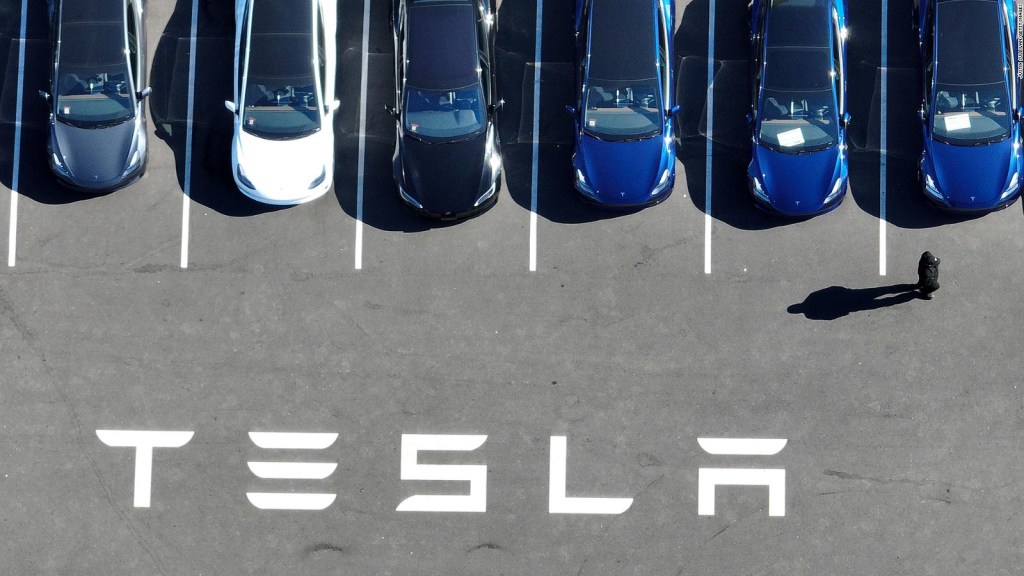 Tesla reporta márgenes estrechos de ganancia