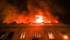 Lima arde en llamas: incendio consume edificio en medio de los disturbios