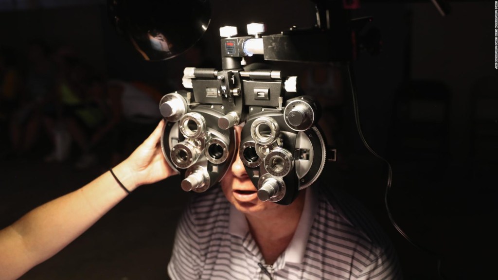 Implantes ópticos prometen devolverles la visión a ciegos