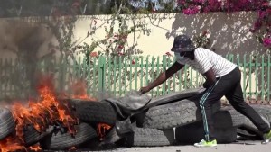 Atacan la residencia del primer ministro y el aeropuerto de Haití