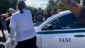 El testimonio de 2 personas afectadas por riña entre taxistas y Uber en Cancún