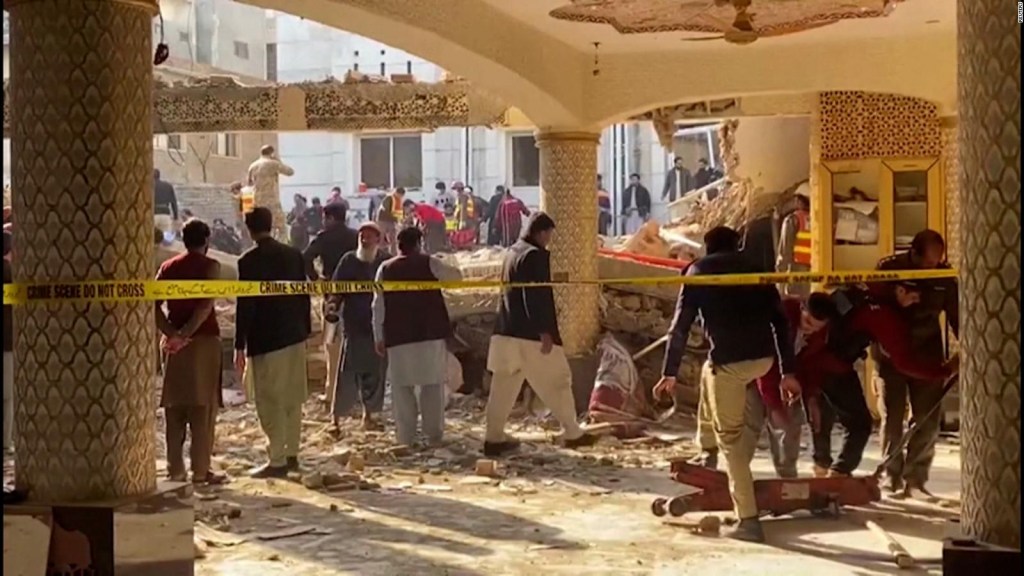 Explosión en una mezquita en Pakistán deja al menos 34 muertos