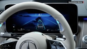 Mercedes superaría a Tesla en conducción automatizada en carretera