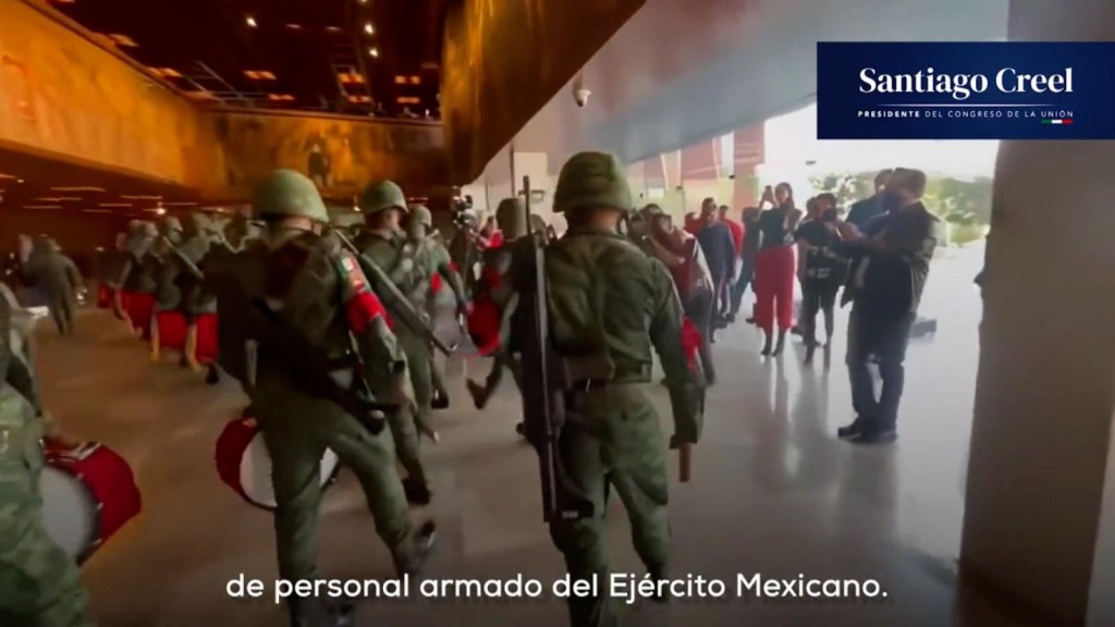 ¿Se puede entrar armado al Congreso de México?