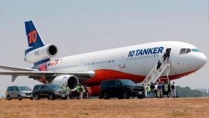 Chile recibe un avión Ten Tanker para combatir los incendios