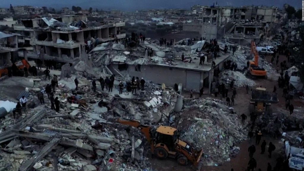 Refuerzan ayuda en Siria, golpeada por el terremoto y la guerra