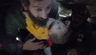 Dramático rescate de un bebé que pasó 65 horas bajo escombros en Turquía
