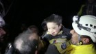 La sonrisa de un bebé tras ser rescatado de los escombros en Turquía