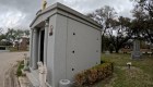 Denuncian a cementerio en Texas por presunto mal manejo de un féretro