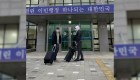 Quedó varado en el aeropuerto de Seúl por meses tras huir del llamado de Putin