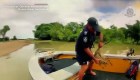 Policía salva a un pequeño canguro de morir ahogado