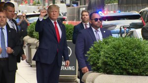 Trump cree que lo arrestarán y pide protestas