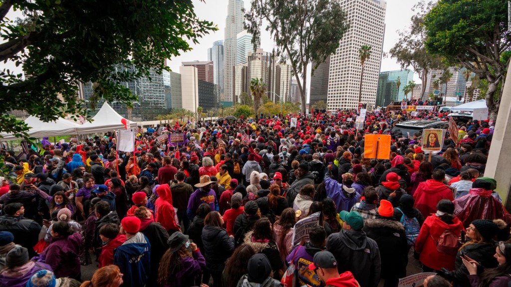 Crisis en Los Ángeles por huelga de Trabajadores escolares. Esto es lo que sabemos