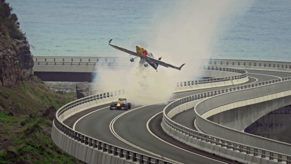 Ricciardo da un paseo por Australia en su auto de Fórmula 1