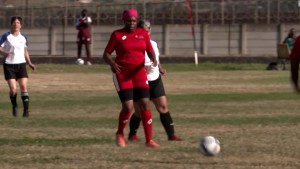 Mujeres mayores disputan torneo internacional de fútbol