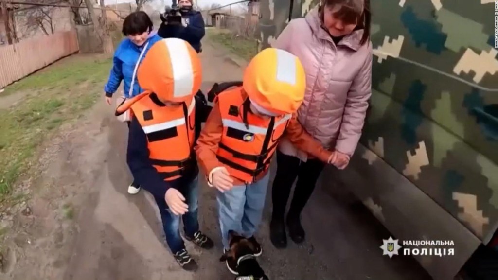 Así evacúan niños ucranianos en medio de la guerra con Rusia