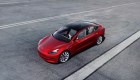 Tesla reduce precios de sus autos antes de los resultados del primer trimestre