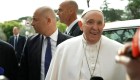 El papa Francisco sale del hospital con buen ánimo