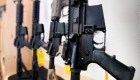 Estado de Washington restringe venta de armas de asalto