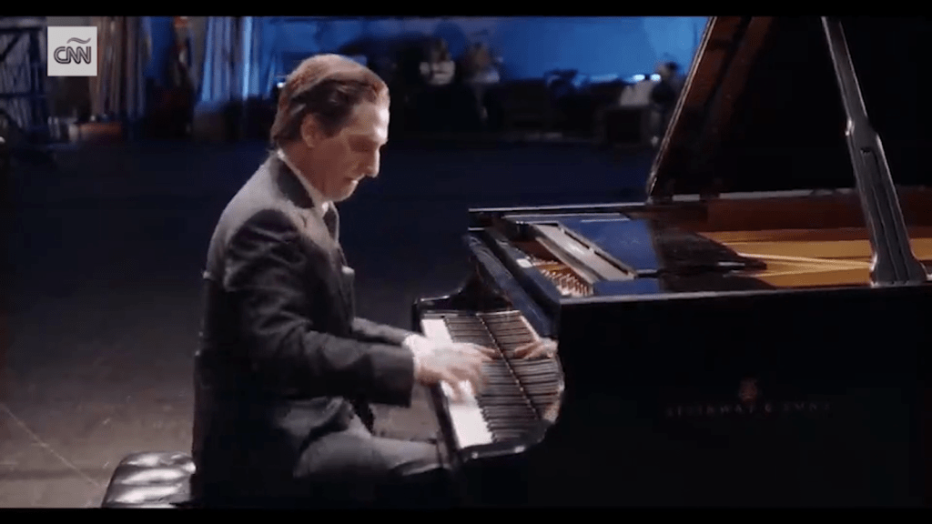 Hershey Felder, el pianista que representa a compositores legendarios