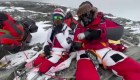 Alpinista doble amputado escala el monte Everest