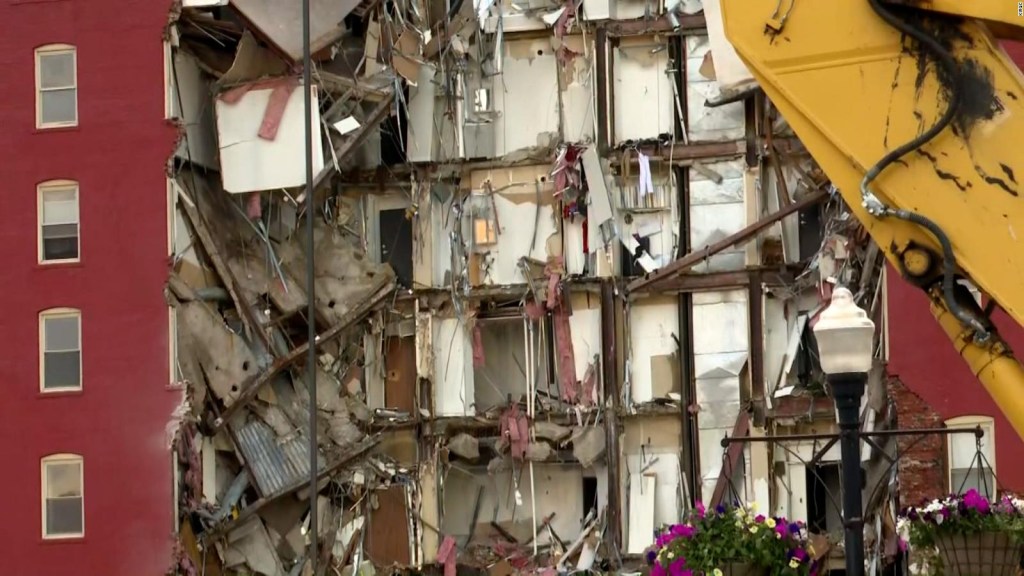 5 cosas: buscan desaparecidos tras derrumbe de edificio en Iowa