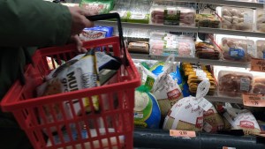 ¿Por qué cada vez se compran menos alimentos pero se gasta más dinero?